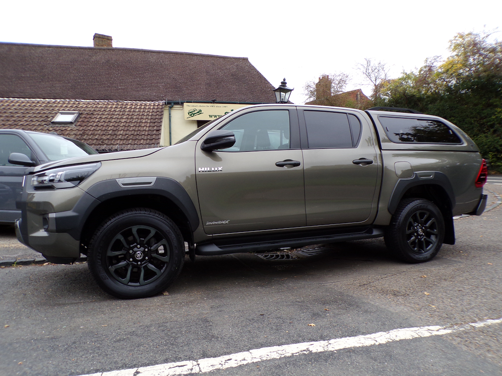 Toyota HILUX 2.8 D-4d Invincible X Pickup Double Cab PF73XWO Brown #2
