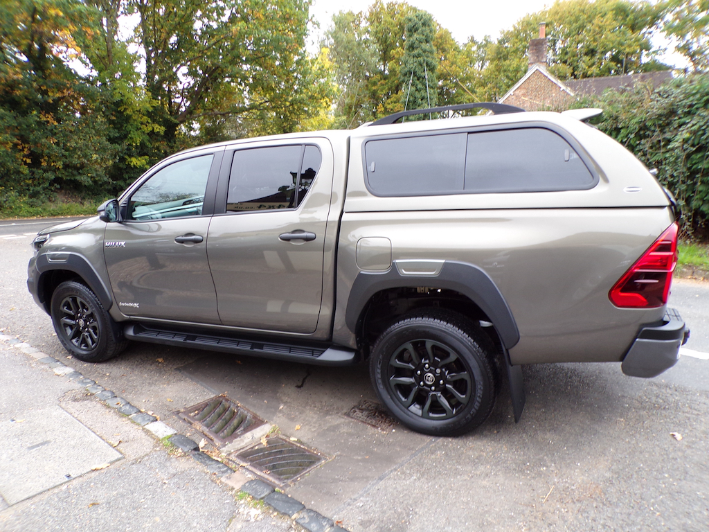 Toyota HILUX 2.8 D-4d Invincible X Pickup Double Cab PF73XWO Brown #3
