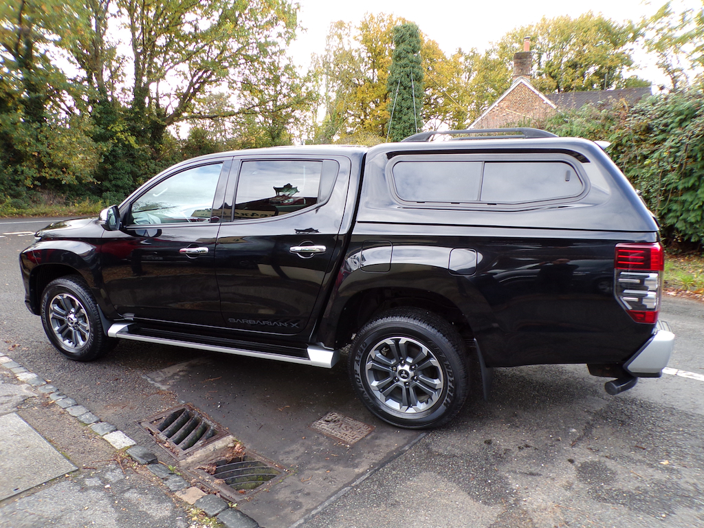 Mitsubishi L200 2.2 Di-d Barbarian X Pickup Double Cab YG70DYT Black #3
