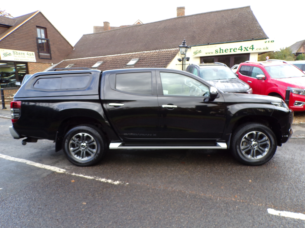 Mitsubishi L200 2.2 Di-d Barbarian X Pickup Double Cab YG70DYT Black #4