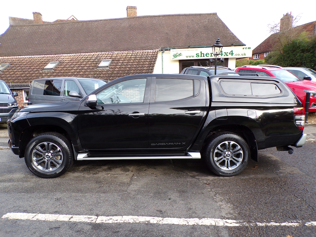 Mitsubishi L200 2.2 Di-d Barbarian X Pickup Double Cab YG70DYT Black #5