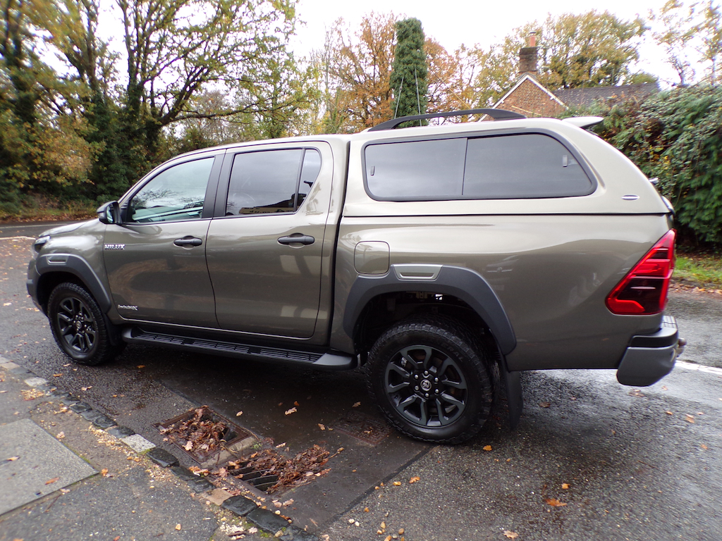 Toyota HILUX 2.8 D-4d Invincible X Pickup Double Cab RV23YOY Brown #3