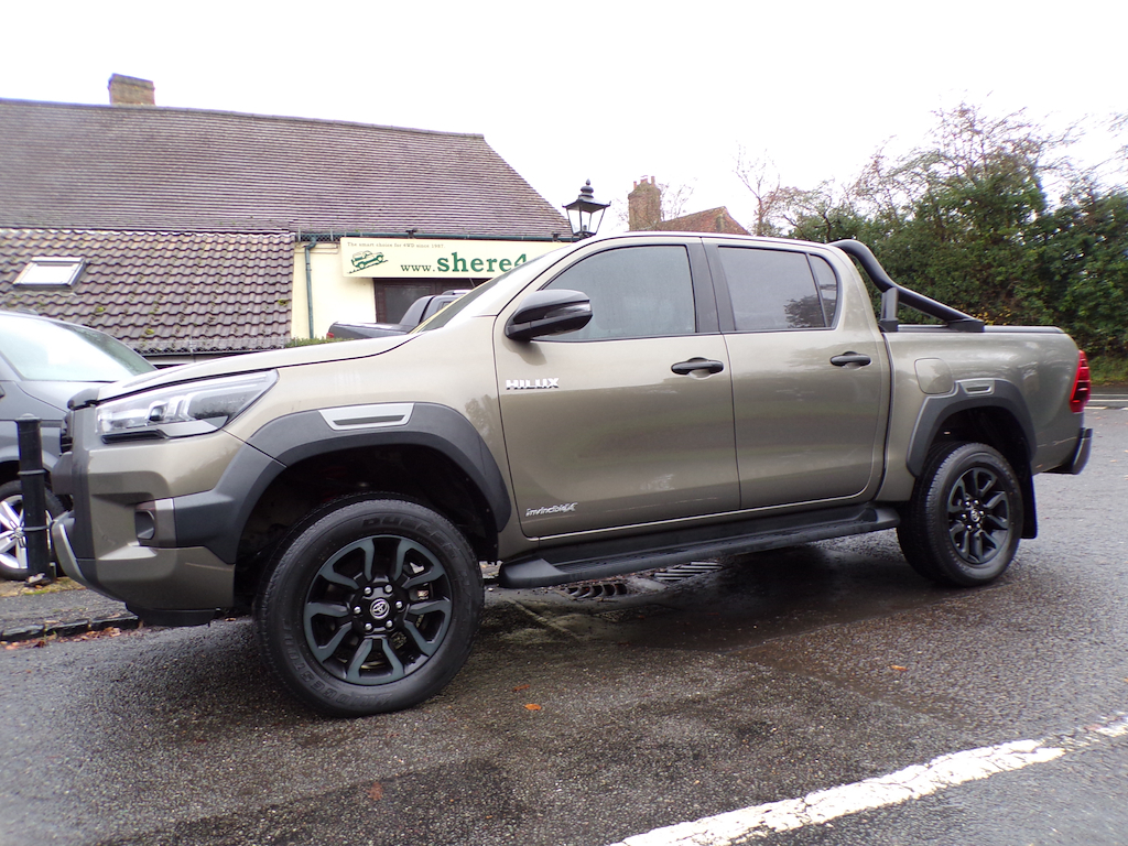 Toyota HILUX 2.8 D-4d Invincible X Pickup Double Cab LR23YUJ Brown #2