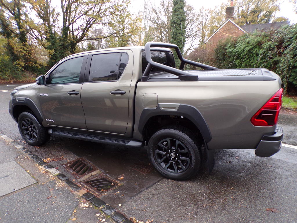Toyota HILUX 2.8 D-4d Invincible X Pickup Double Cab LR23YUJ Brown #3