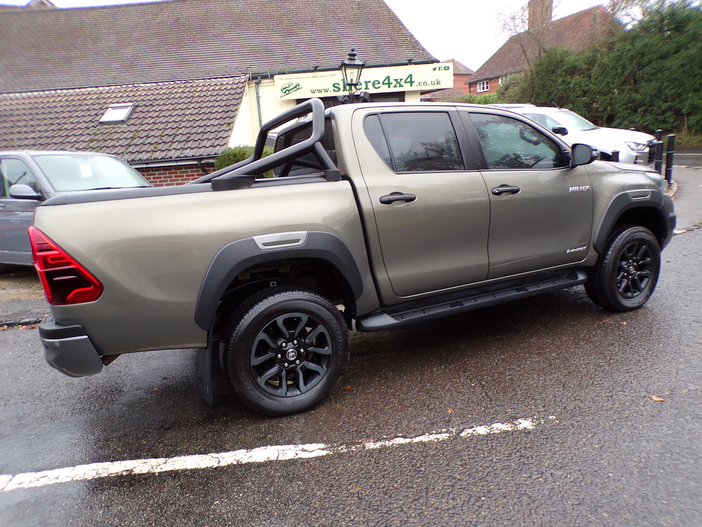 Toyota HILUX 2.8 D-4d Invincible X Pickup Double Cab LR23YUJ Brown #4
