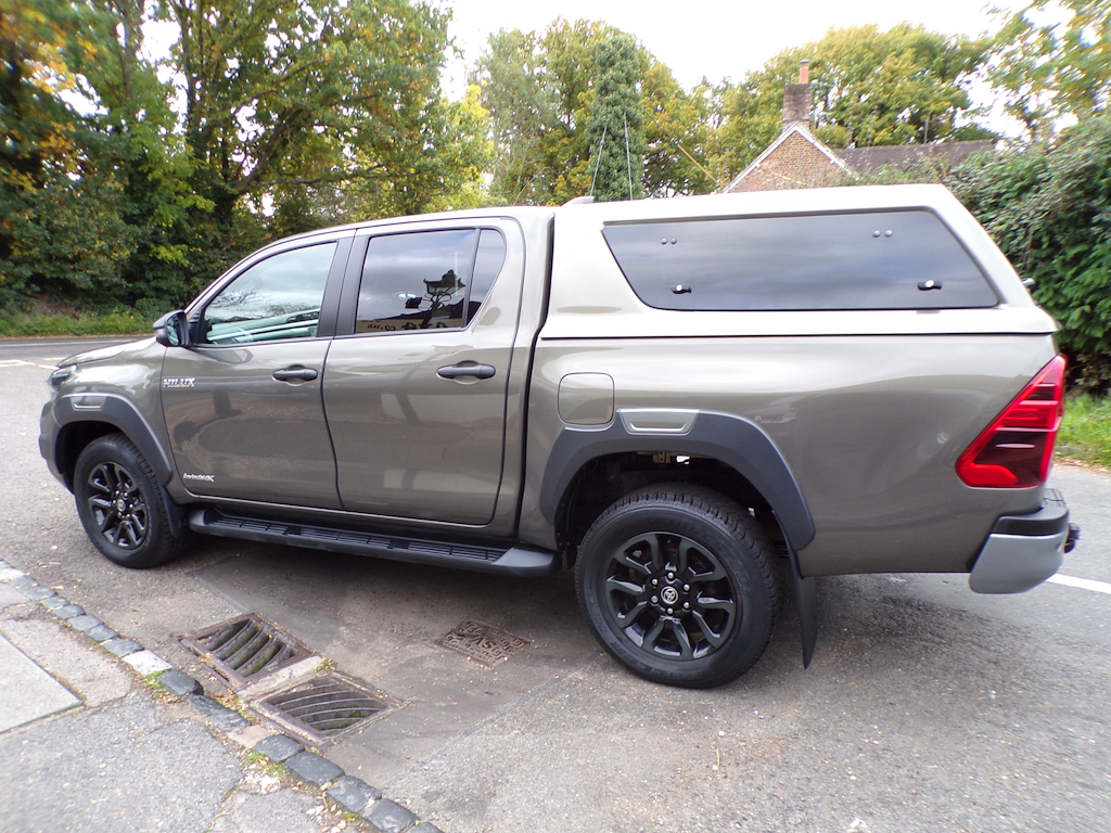 Toyota HILUX 2.8 D-4d Invincible X Pickup Double Cab WK23ZSN Brown #3