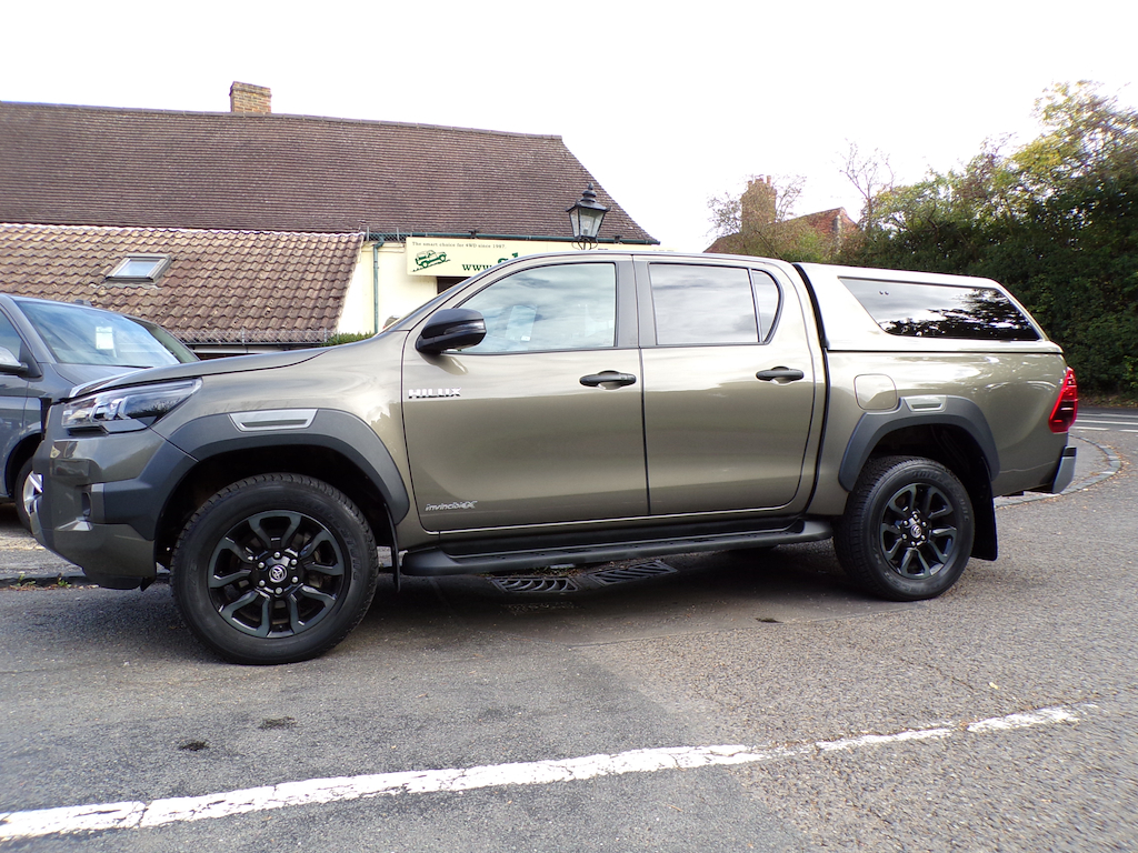Toyota HILUX 2.8 D-4d Invincible X Pickup Double Cab WK23ZSN Brown #2