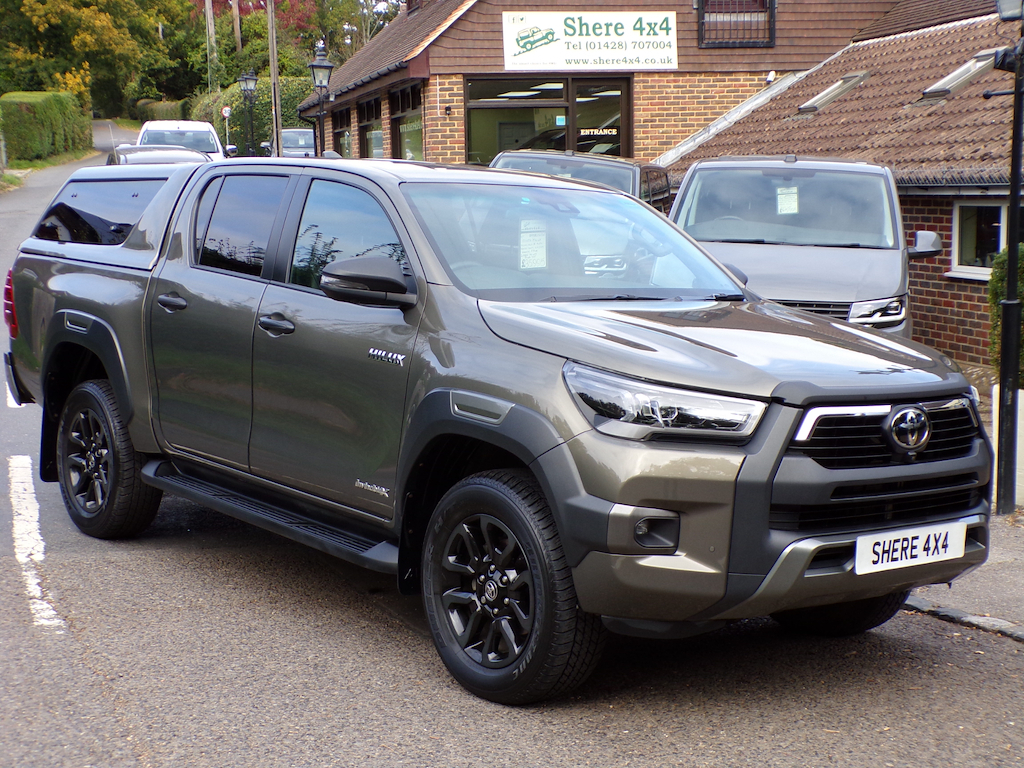 Toyota HILUX 2.8 D-4d Invincible X Pickup Double Cab Brown