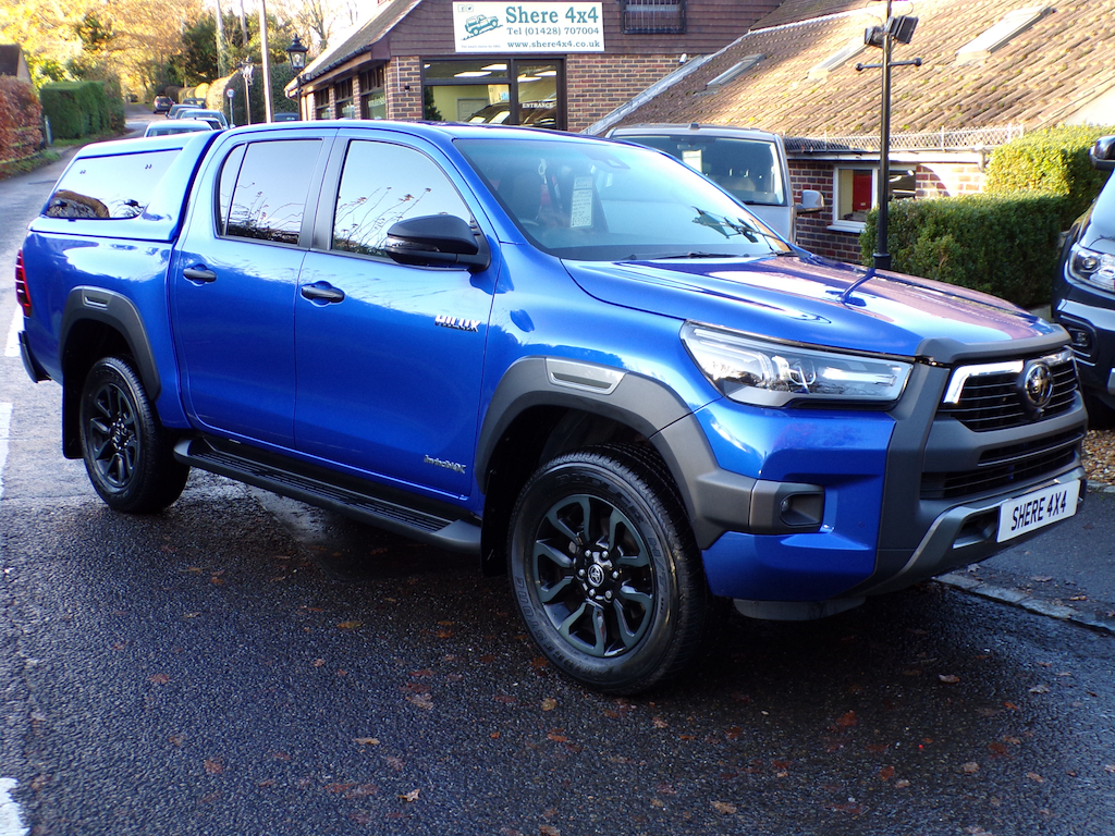 Toyota HILUX 2.8 D-4d Invincible X Pickup Double Cab Blue