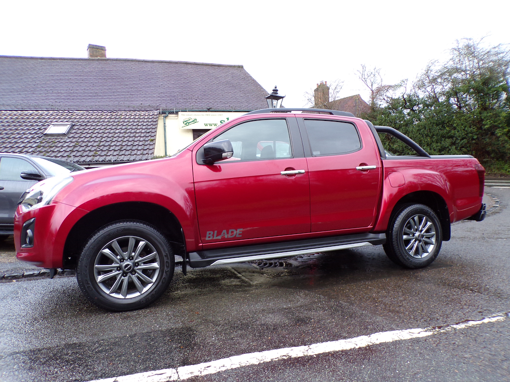 Isuzu D-Max 1.9 Td Blade Pickup Double Cab EY69TKV Red #2
