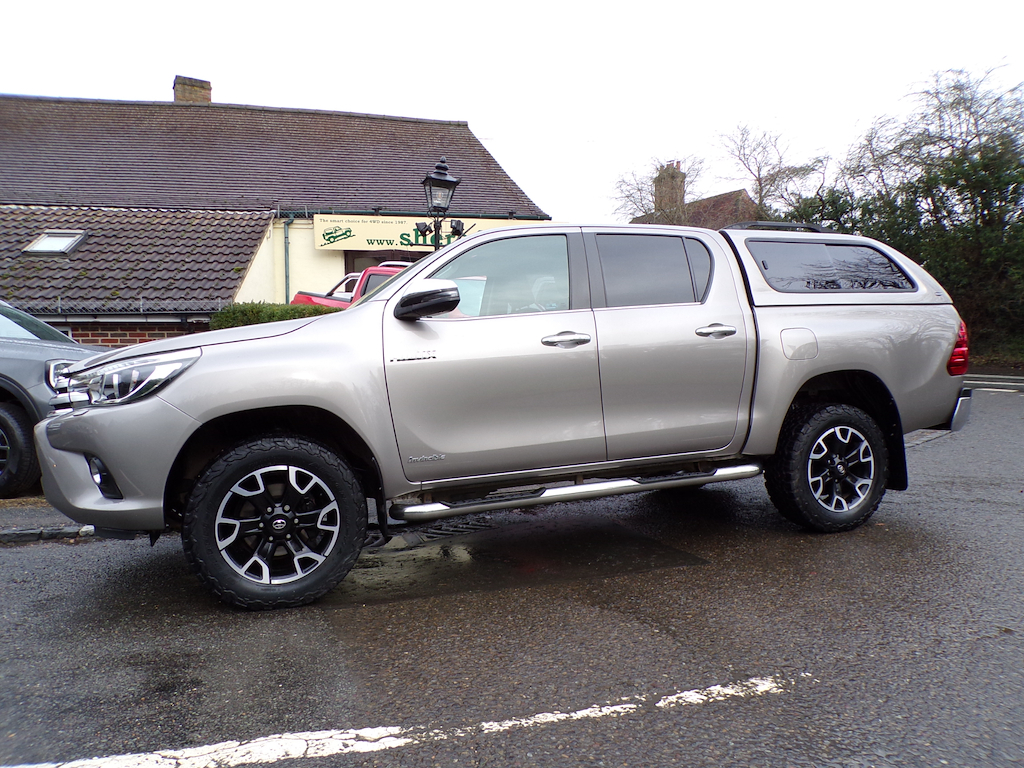 Toyota HILUX 2.4 D-4d Invincible Pickup Double Cab YO69XZS Brown #2