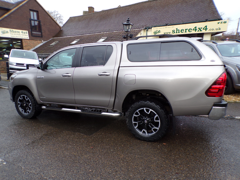 Toyota HILUX 2.4 D-4d Invincible Pickup Double Cab YO69XZS Brown #3