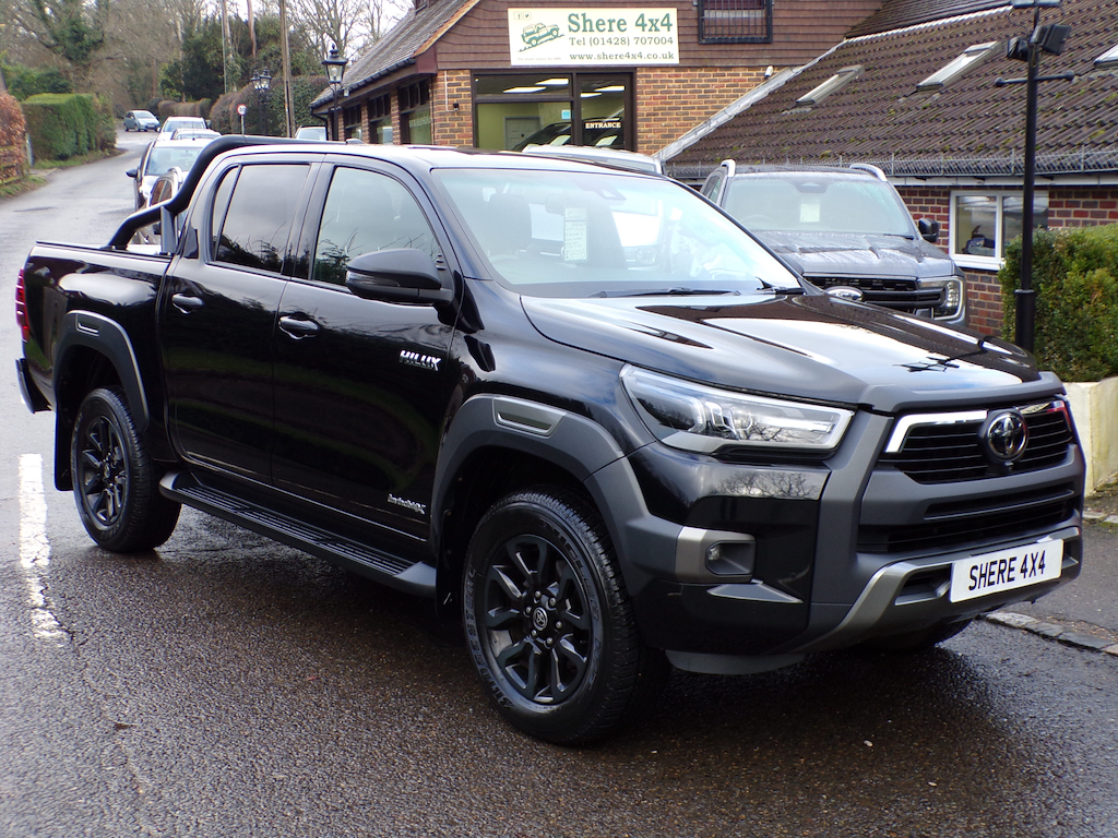 Toyota HILUX 2.8 D-4d Invincible X Pickup Double Cab Black