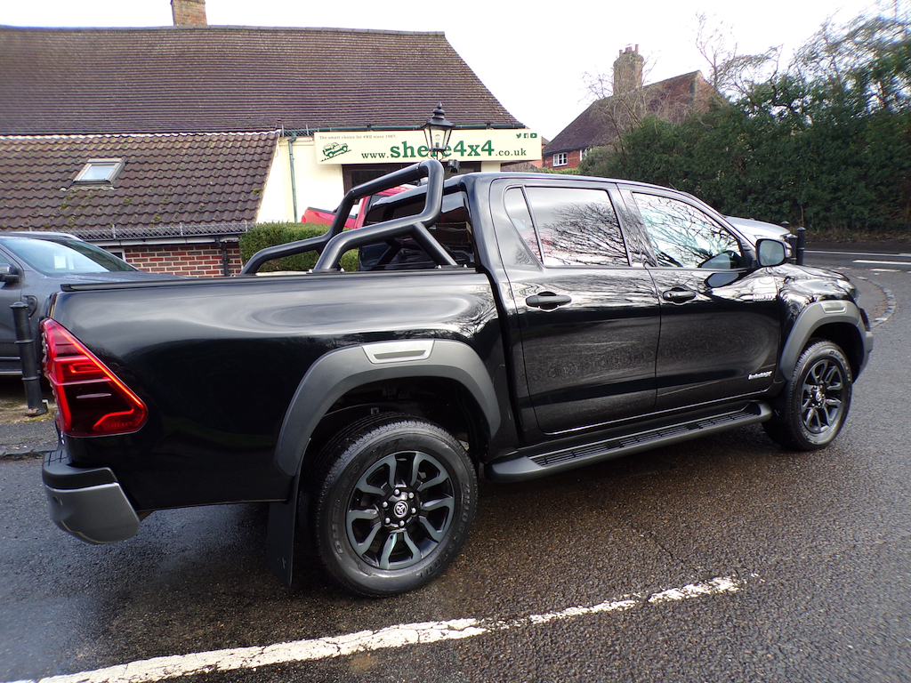 Toyota HILUX 2.8 D-4d Invincible X Pickup Double Cab YC72WDA Black #4