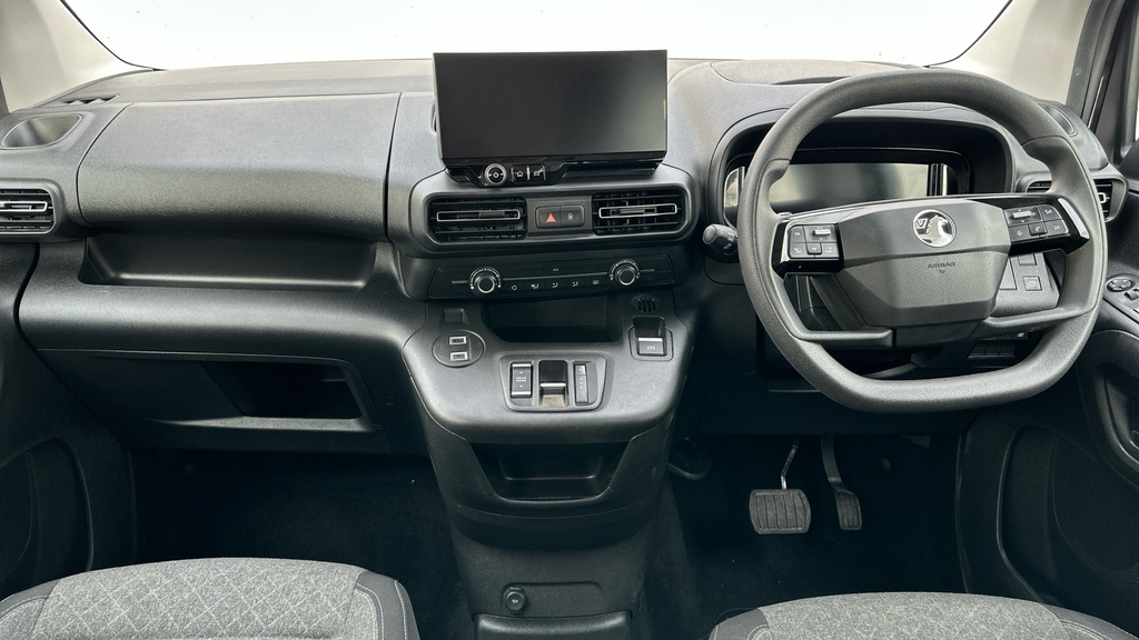 Vauxhall Combo-e Life 52Kwh Design XL Mpv 7.4Kw Charg DG74OEJ Black #4