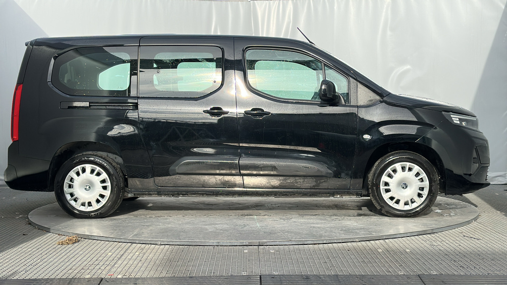 Vauxhall Combo-e Life 52Kwh Design XL Mpv 7.4Kw Charg DG74OEJ Black #5