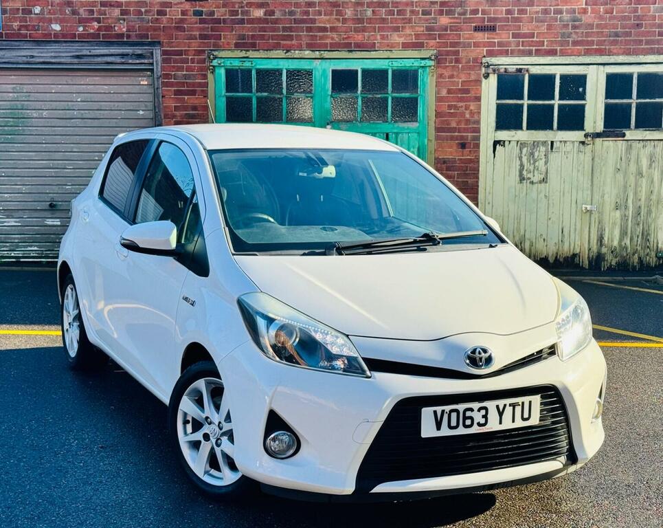 Toyota Yaris 1.5 Vvt-h T Spirit Cvt Euro 5 White