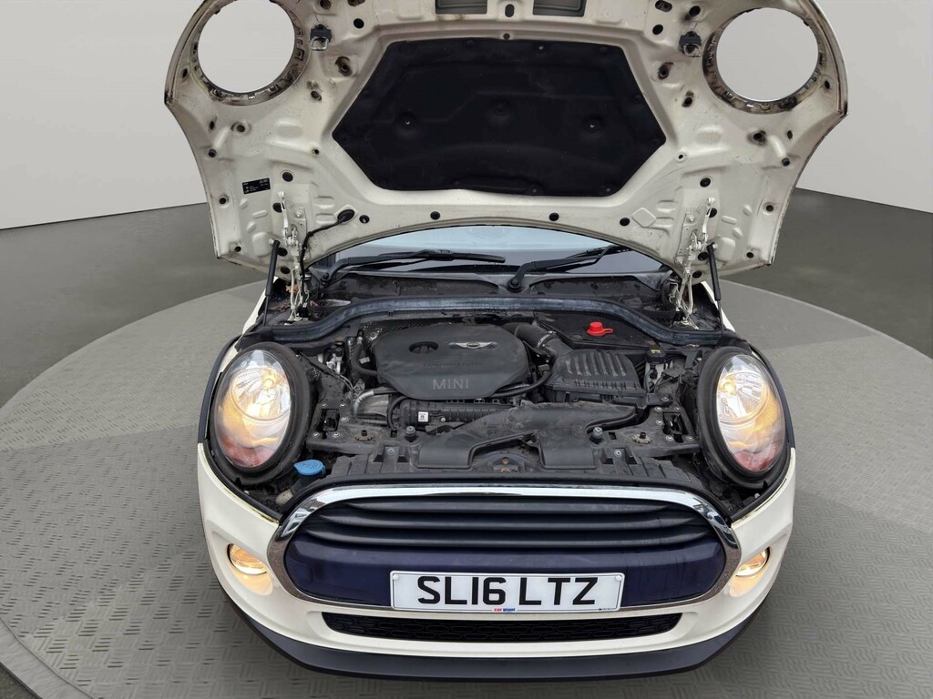 Mini Hatch Cooper White #2