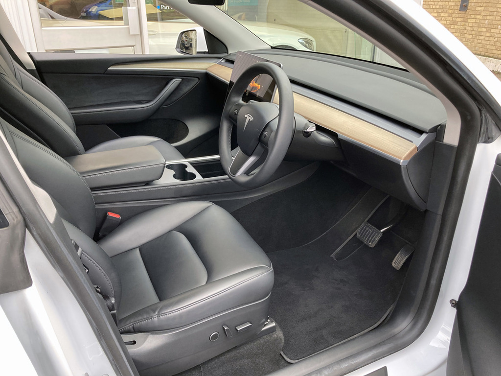 Tesla Model Y Long Range Awd AJ72BWX White #5
