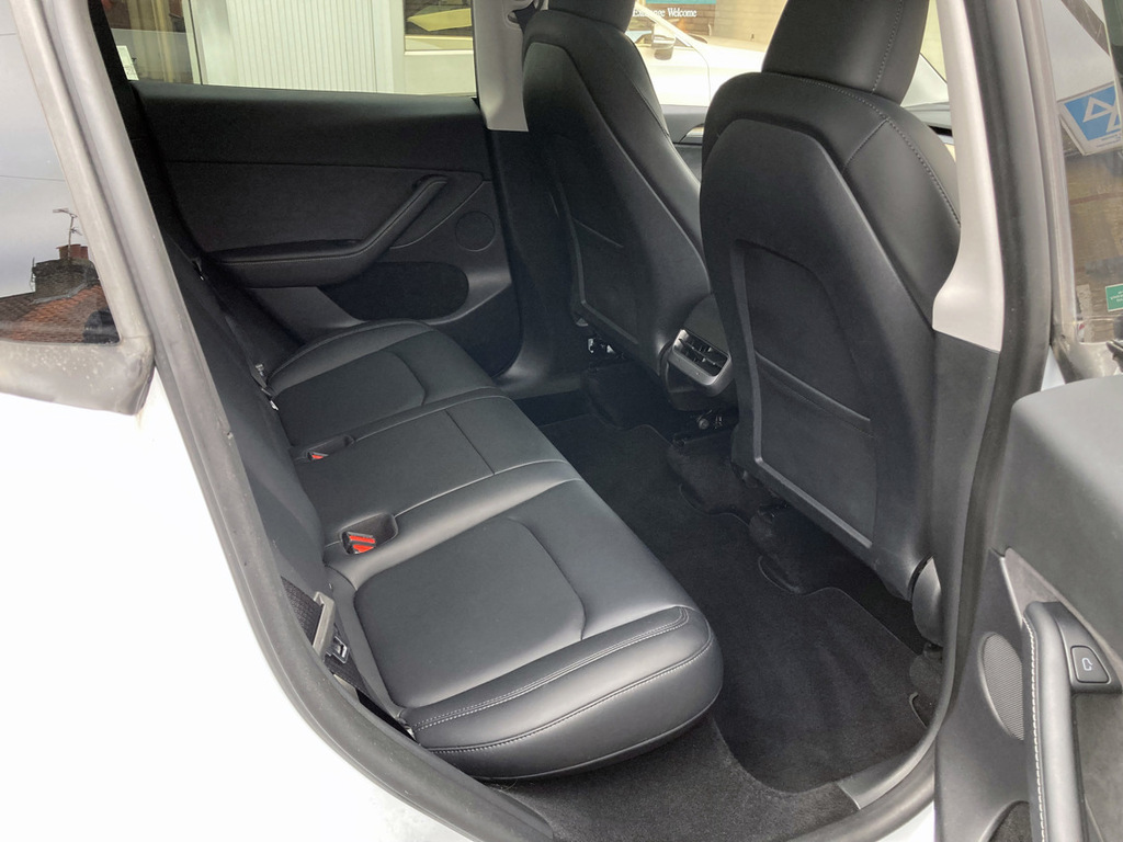 Tesla Model Y Long Range Awd AJ72BWX White #6