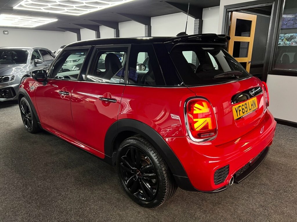 Mini Hatch 1.5L Cooper Sport YF69LHN Red #4