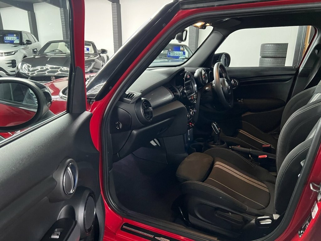Mini Hatch 1.5L Cooper Sport YF69LHN Red #2