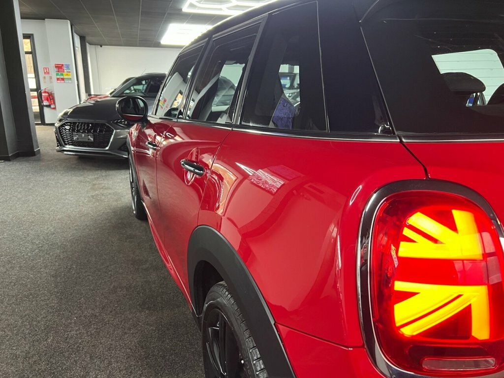 Mini Hatch 1.5L Cooper Sport YF69LHN Red #5