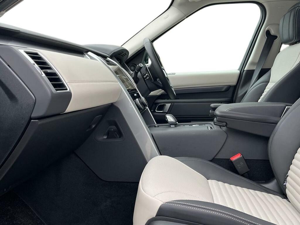 Land Rover Discovery 3.0 D350 Metropolitan Edition DY25FMV Black #3