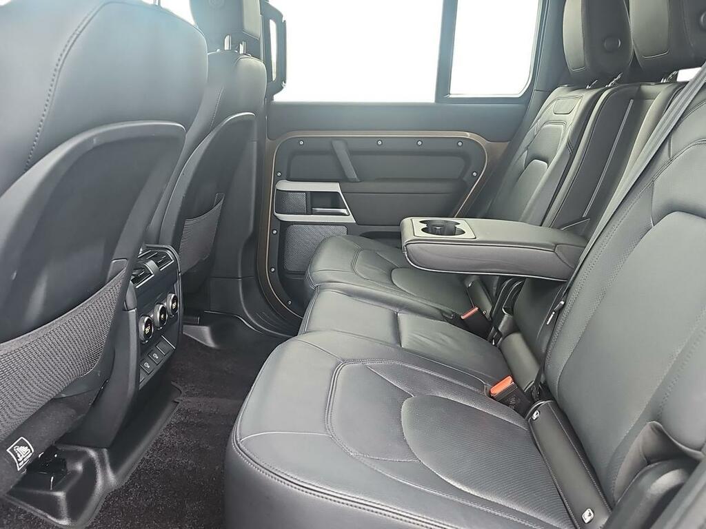 Land Rover Defender 110 3.0 D250 Xs Edition LJ74TZS #4