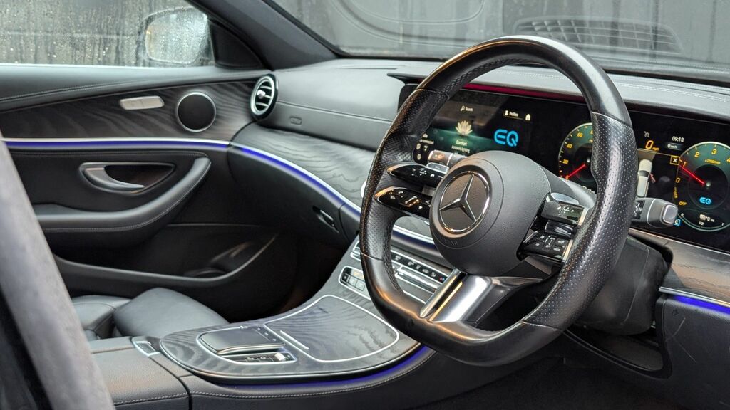 Mercedes-Benz E Class 2020 2.0 E300de 13.5Kwh Amg Line Estate Black #2