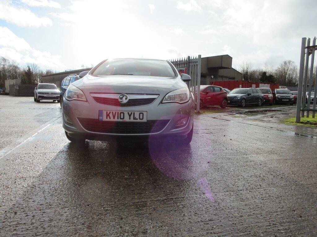 Vauxhall Astra 1.4 16V Exclusiv Euro 5 KV10YLO Silver #2