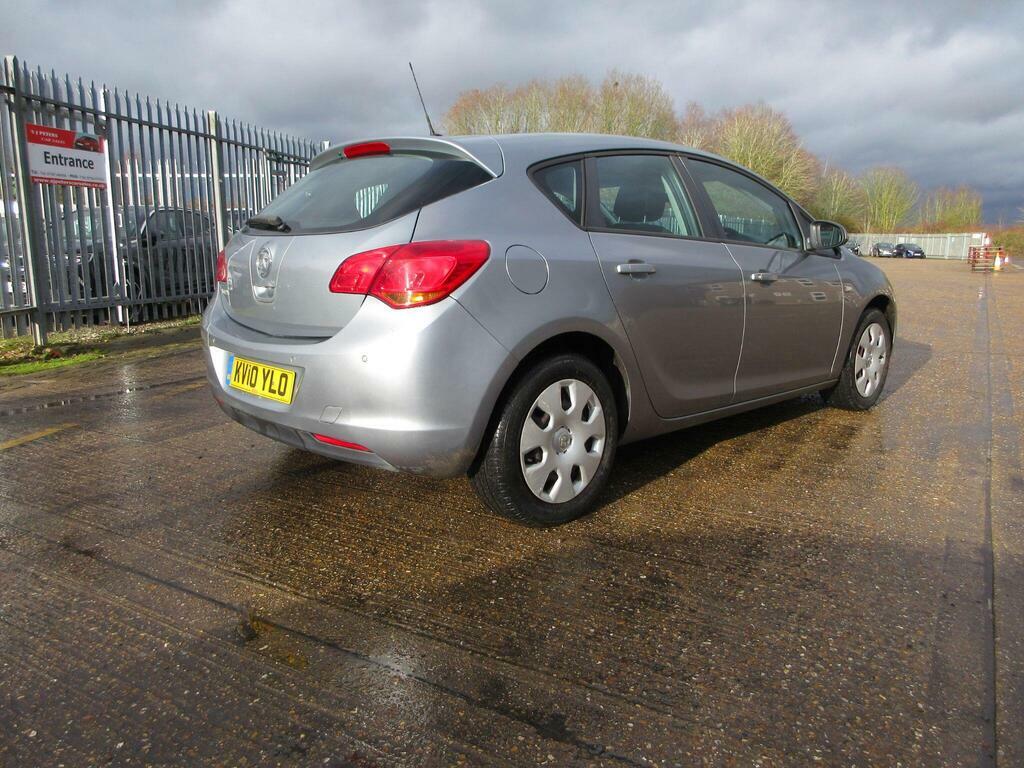 Vauxhall Astra 1.4 16V Exclusiv Euro 5 KV10YLO Silver #5