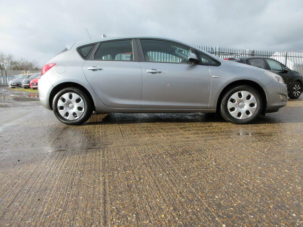 Vauxhall Astra 1.4 16V Exclusiv Euro 5 KV10YLO Silver #4