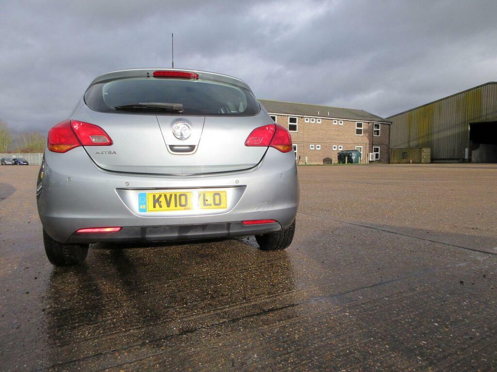 Vauxhall Astra 1.4 16V Exclusiv Euro 5 KV10YLO Silver #3