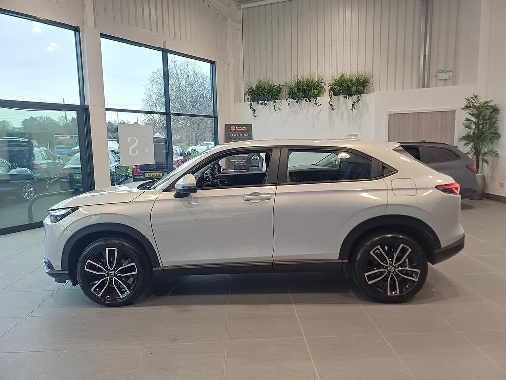 Honda Hr-V H I-mmd Elegance LL73FCG White #2