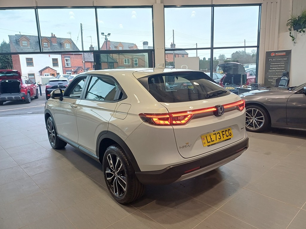 Honda Hr-V H I-mmd Elegance LL73FCG White #3