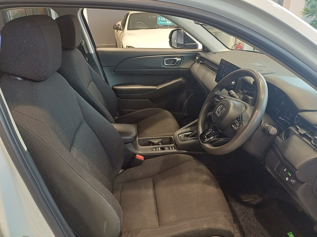 Honda Hr-V H I-mmd Elegance LL73FCG White #6