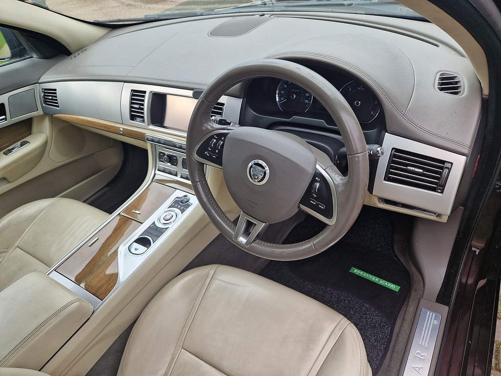 Jaguar XF D Premium Luxury FP61CVL Red #4