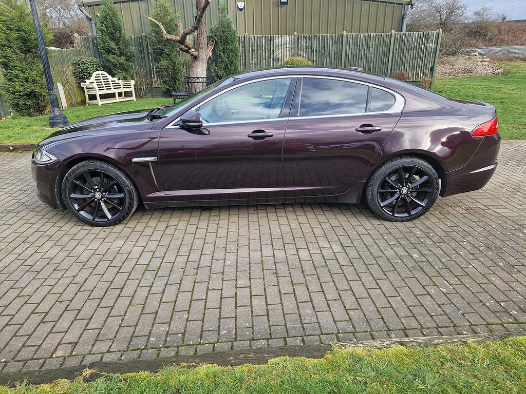 Jaguar XF D Premium Luxury FP61CVL Red #2