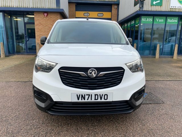 Vauxhall Combo Dynamic L1 1.5 Turbo VN71DVO White #2