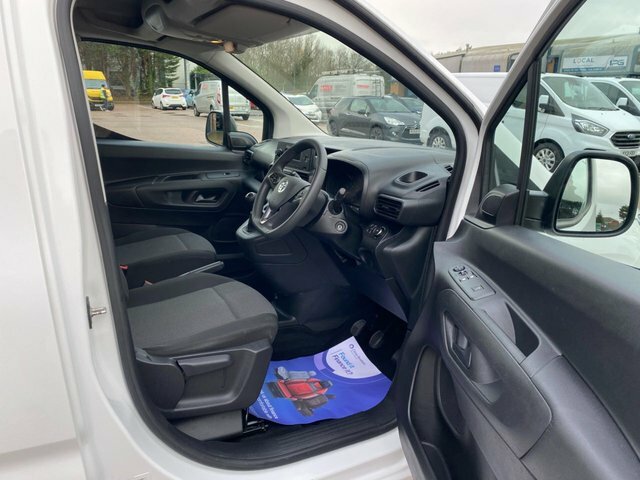Vauxhall Combo Dynamic L1 1.5 Turbo VN71DVO White #5