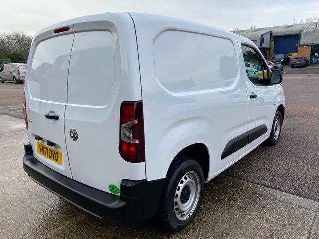 Vauxhall Combo Dynamic L1 1.5 Turbo VN71DVO White #4