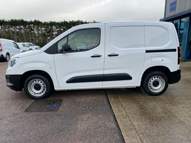 Vauxhall Combo Dynamic L1 1.5 Turbo VN71DVO White #3