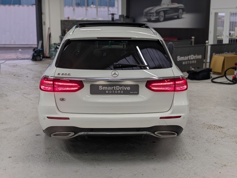 Mercedes-Benz E Class E 200 Amg Line OE68FHU White #4