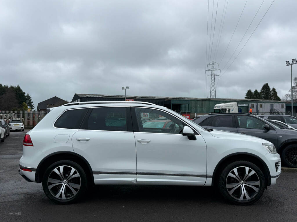 Volkswagen Touareg 3.0 V6 Tdi Bluemotion Tech 262 R-line Tip K333DMA White #4