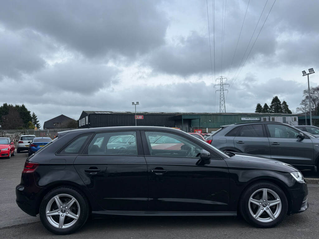 Audi A3 1.6 Tdi Ultra 110 Se Technik BV16OVU Black #4