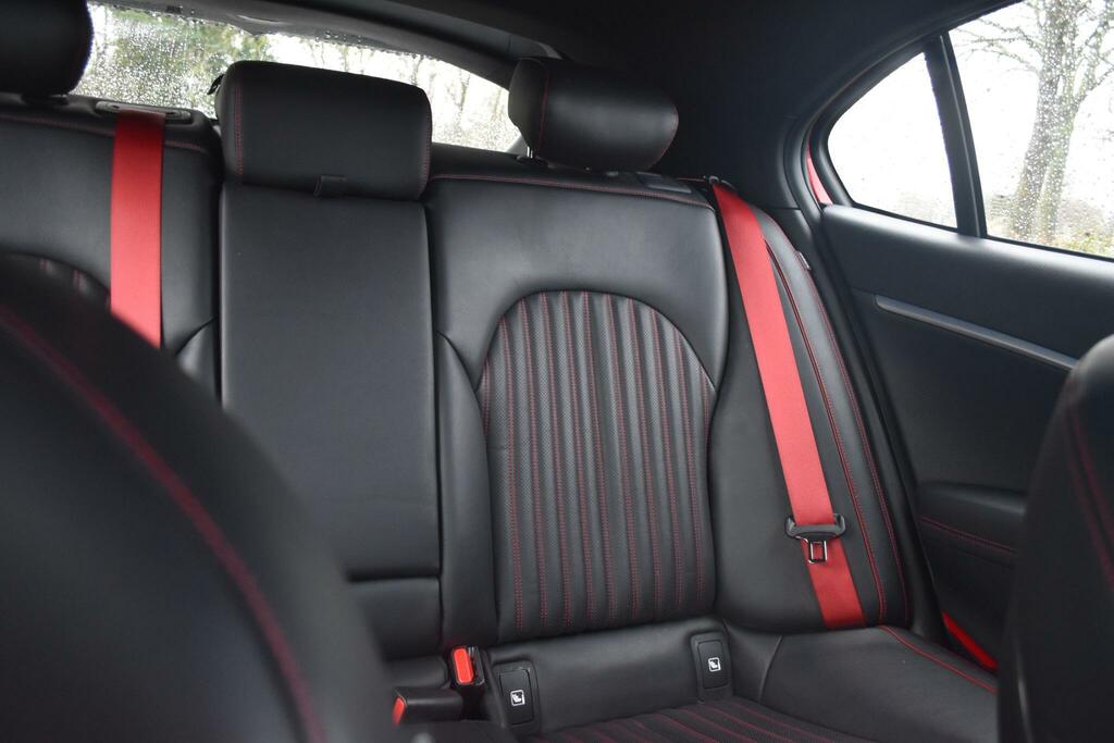Genesis G70 2.2D Sport Line Red #11