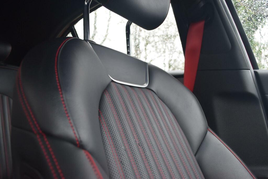 Genesis G70 2.2D Sport Line Red #12