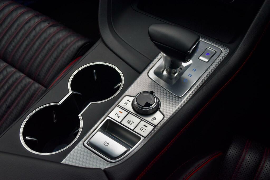 Genesis G70 2.2D Sport Line Red #5