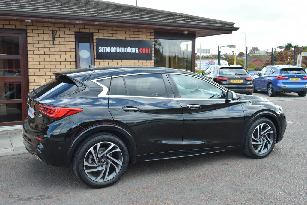 Infiniti Q30 1.5D City Black Edition Black #5